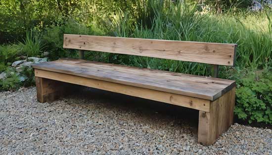 Holzbänke aus Polen